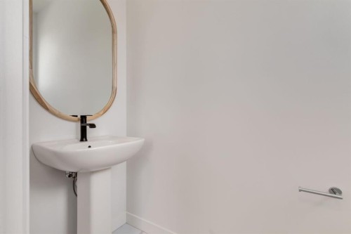 235 Sora Boulevard Se, Calgary, AB - Indoor Photo Showing Bathroom