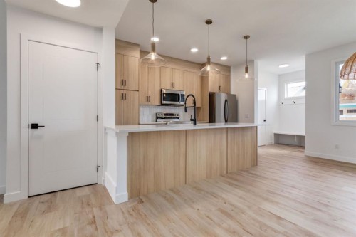 235 Sora Boulevard Se, Calgary, AB - Indoor Photo Showing Kitchen