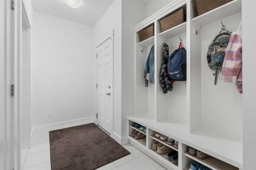 25 Westland Crescent Sw, Calgary, AB - Indoor Photo Showing Laundry Room