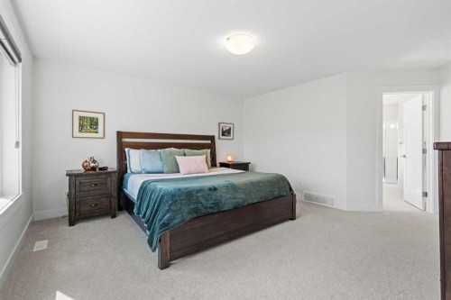 25 Westland Crescent Sw, Calgary, AB - Indoor Photo Showing Bedroom