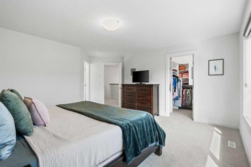25 Westland Crescent Sw, Calgary, AB - Indoor Photo Showing Bedroom