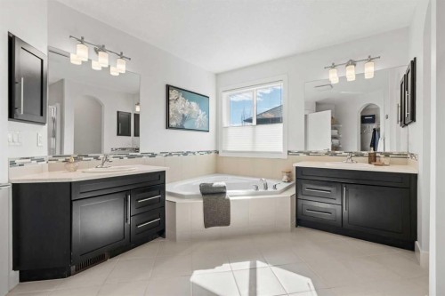 25 Westland Crescent Sw, Calgary, AB - Indoor Photo Showing Bathroom