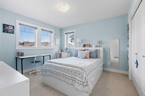 25 Westland Crescent Sw, Calgary, AB - Indoor Photo Showing Bedroom