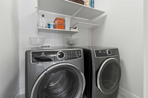 25 Westland Crescent Sw, Calgary, AB - Indoor Photo Showing Laundry Room