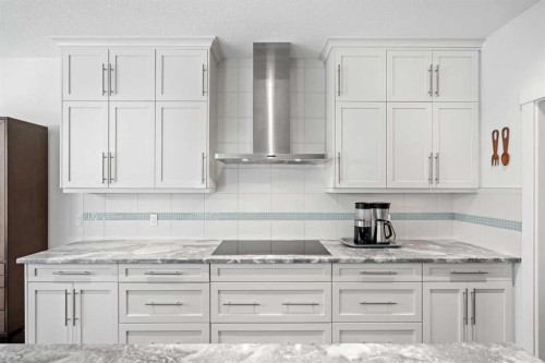 25 Westland Crescent Sw, Calgary, AB - Indoor Photo Showing Kitchen