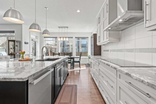 25 Westland Crescent Sw, Calgary, AB - Indoor Photo Showing Kitchen With Upgraded Kitchen
