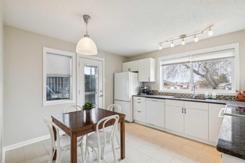 1848 38 Street Ne, Calgary, AB - Indoor Photo Showing Other Room