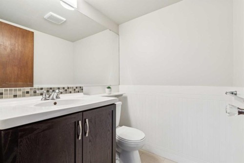 1848 38 Street Ne, Calgary, AB - Indoor Photo Showing Bathroom