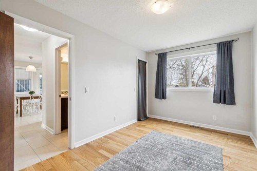 1848 38 Street Ne, Calgary, AB - Indoor Photo Showing Other Room