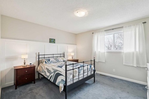 1848 38 Street Ne, Calgary, AB - Indoor Photo Showing Bedroom