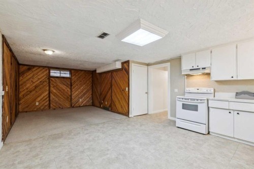 1848 38 Street Ne, Calgary, AB - Indoor Photo Showing Kitchen