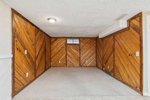 1848 38 Street Ne, Calgary, AB - Indoor Photo Showing Other Room