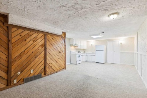 1848 38 Street Ne, Calgary, AB - Indoor Photo Showing Kitchen