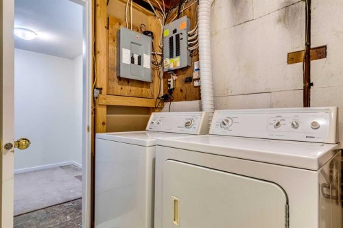 1848 38 Street Ne, Calgary, AB - Indoor Photo Showing Laundry Room