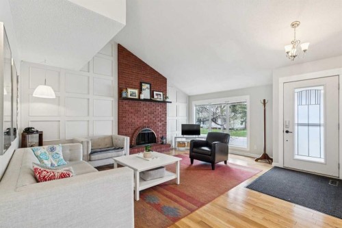 1848 38 Street Ne, Calgary, AB - Indoor Photo Showing Other Room