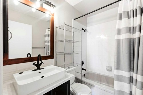 212 Harvest Wood Way Ne, Calgary, AB - Indoor Photo Showing Bathroom