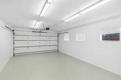 212 Harvest Wood Way Ne, Calgary, AB - Indoor Photo Showing Garage