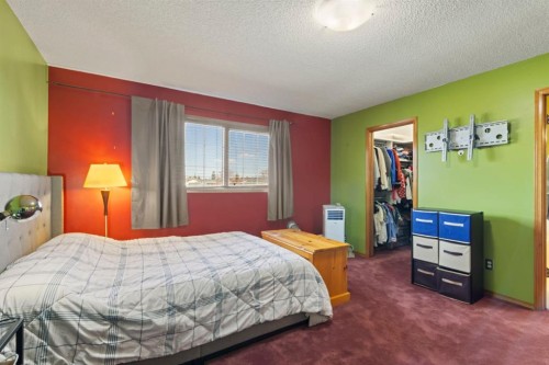 87 Applefield Close Se, Calgary, AB - Indoor Photo Showing Bedroom