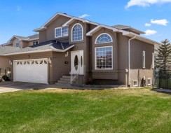 87 Applefield Close SE Calgary, AB T2A 7R1