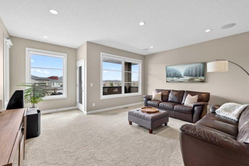 28 Walden View Se, Calgary, AB - Indoor Photo Showing Living Room