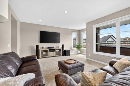 28 Walden View Se, Calgary, AB - Indoor Photo Showing Living Room