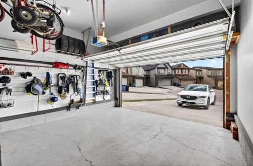28 Walden View Se, Calgary, AB - Indoor