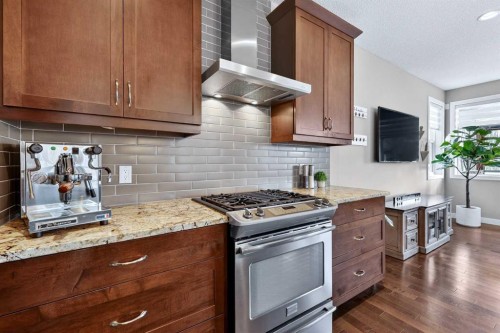 28 Walden View Se, Calgary, AB - Indoor Photo Showing Kitchen