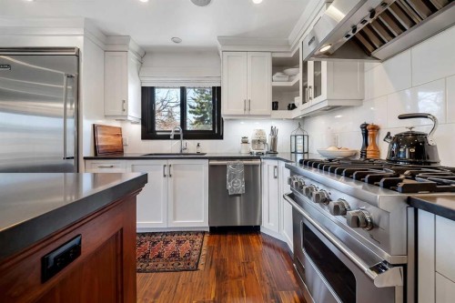 2007 Glenwood Drive Sw, Calgary, AB - Indoor Photo Showing Kitchen With Upgraded Kitchen