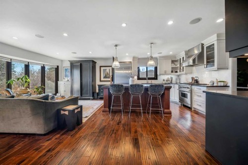 2007 Glenwood Drive Sw, Calgary, AB - Indoor Photo Showing Kitchen With Upgraded Kitchen