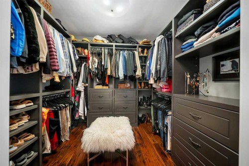 2007 Glenwood Drive Sw, Calgary, AB - Indoor With Storage