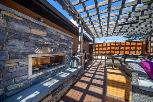 2007 Glenwood Drive Sw, Calgary, AB -  With Fireplace