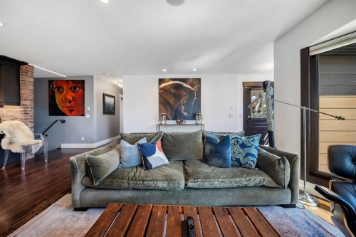 2007 Glenwood Drive Sw, Calgary, AB - Indoor Photo Showing Living Room