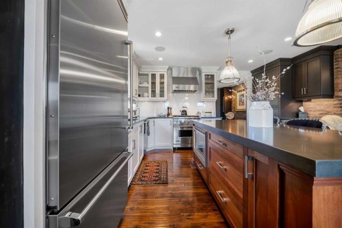 2007 Glenwood Drive Sw, Calgary, AB - Indoor Photo Showing Kitchen With Upgraded Kitchen