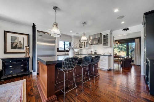 2007 Glenwood Drive Sw, Calgary, AB - Indoor Photo Showing Kitchen With Upgraded Kitchen