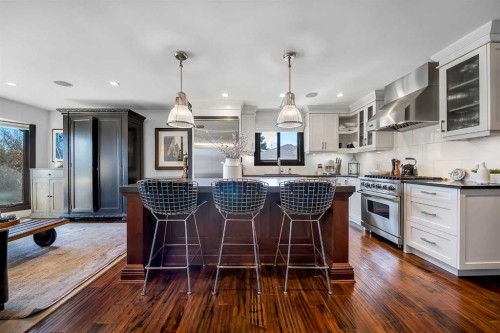 2007 Glenwood Drive Sw, Calgary, AB - Indoor Photo Showing Kitchen With Upgraded Kitchen