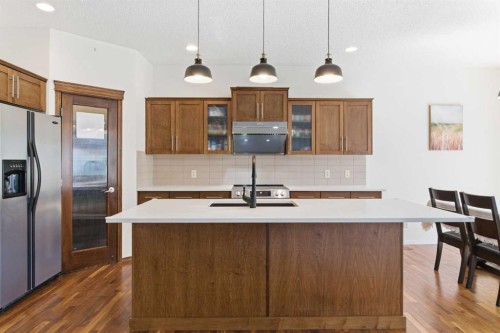 69 Everoak Circle Sw, Calgary, AB - Indoor Photo Showing Kitchen