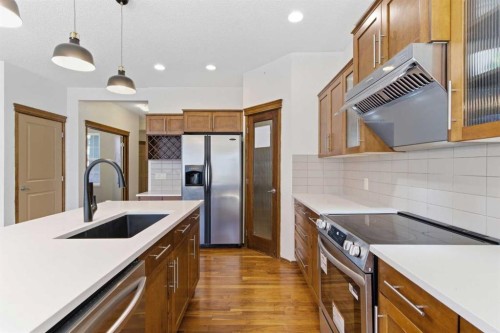 69 Everoak Circle Sw, Calgary, AB - Indoor Photo Showing Kitchen With Upgraded Kitchen