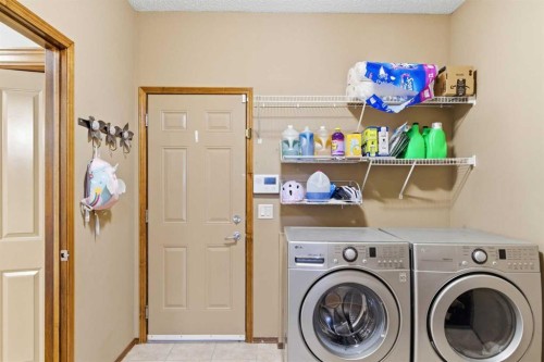 69 Everoak Circle Sw, Calgary, AB - Indoor Photo Showing Laundry Room