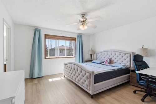 69 Everoak Circle Sw, Calgary, AB - Indoor Photo Showing Bedroom