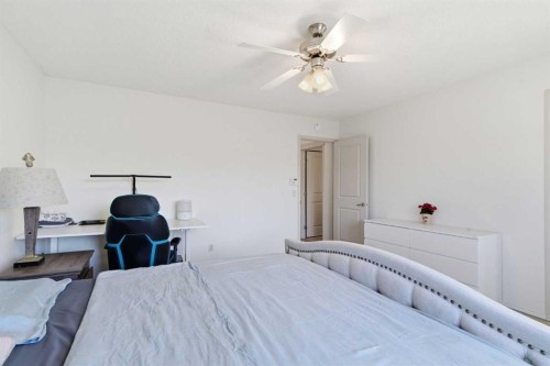 69 Everoak Circle Sw, Calgary, AB - Indoor Photo Showing Bedroom