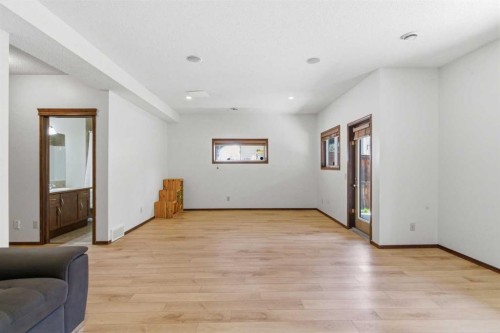 69 Everoak Circle Sw, Calgary, AB - Indoor Photo Showing Other Room