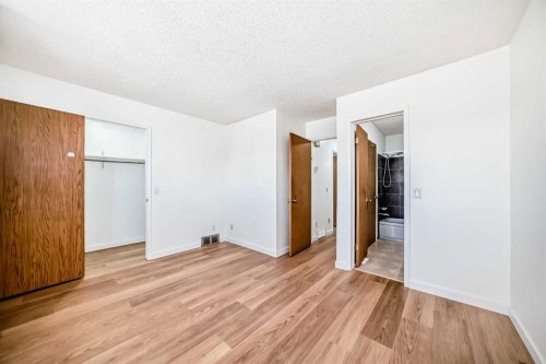 314 Castleridge Drive Ne, Calgary, AB - Indoor Photo Showing Other Room