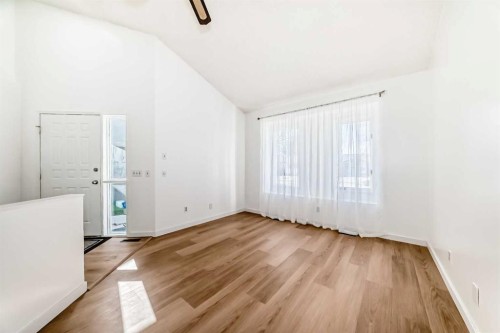 314 Castleridge Drive Ne, Calgary, AB - Indoor Photo Showing Other Room