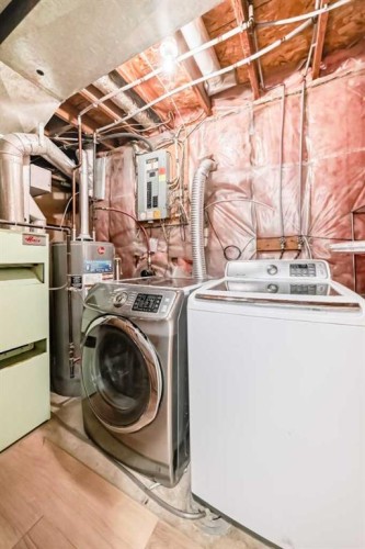 314 Castleridge Drive Ne, Calgary, AB - Indoor Photo Showing Laundry Room