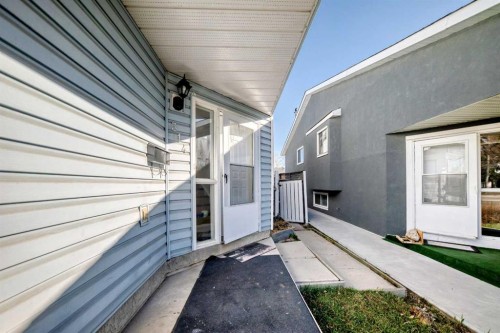 314 Castleridge Drive Ne, Calgary, AB - Outdoor With Exterior