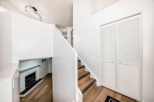 314 Castleridge Drive Ne, Calgary, AB - Indoor Photo Showing Other Room