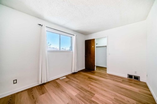 314 Castleridge Drive Ne, Calgary, AB - Indoor Photo Showing Other Room