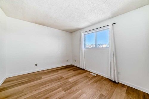 314 Castleridge Drive Ne, Calgary, AB - Indoor Photo Showing Other Room
