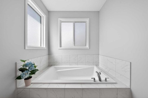 95 Carrington Close Nw, Calgary, AB - Indoor Photo Showing Bathroom