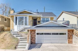 76 Berkshire Court NW Calgary, AB T3K 1Z5